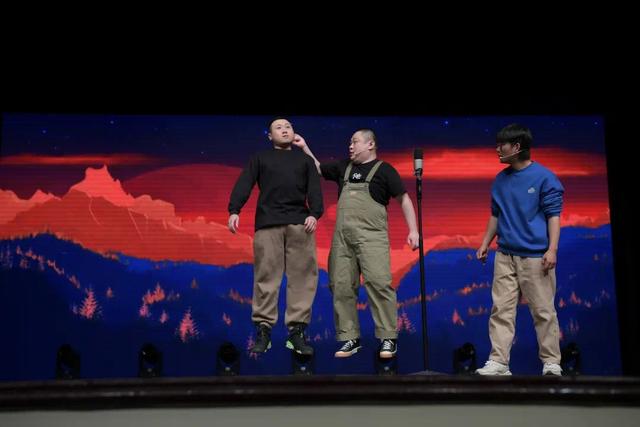 从短视频到话剧,“艺能人金广发”的无厘头风格扎根于生活|对话