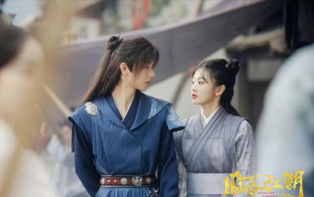 24集甜宠剧《凤落江湖》开播，反派女魔头和卧底男面首，戏假情真