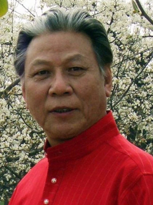 刘少奇特型演员郭法曾偶遇刘平平，请她抽烟，刘接过：我听我爸的