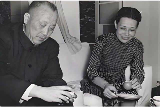 送走陈诚夫人后,卫立煌的夫人大怒:救你们一家,却坑了我们一家