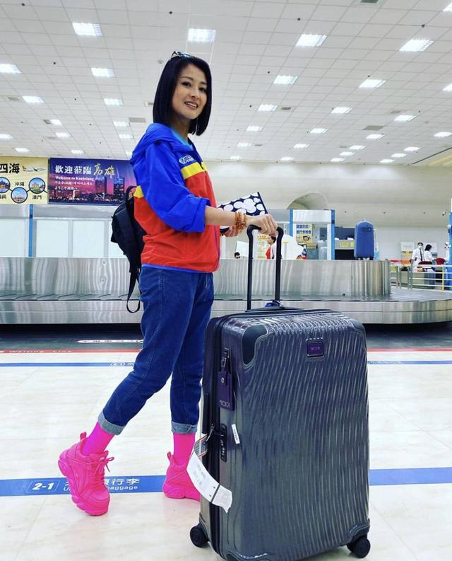 前TVB女星和老公相识18年公开婚姻保鲜法，育三子女仍像少女