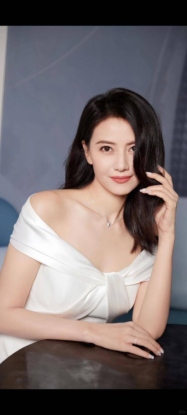 魅力女神高圆圆,原来她才是“大号水蜜桃”,这谁能顶得住啊?