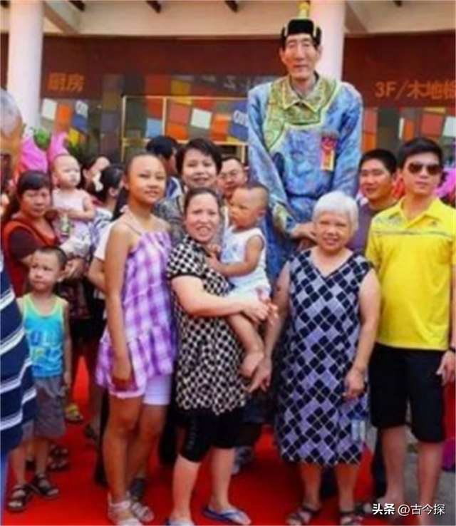 中国巨人鲍喜顺，晚年爱妻不顾生死为他诞下一子，爱情最初模样