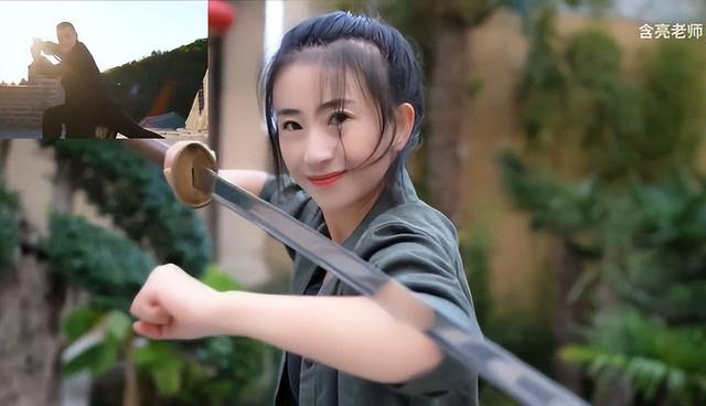 赵文卓空中踢剑，真是帅到掉渣啊