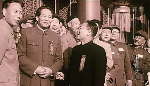 刘少奇特型演员郭法曾偶遇刘平平，请她抽烟，刘接过：我听我爸的