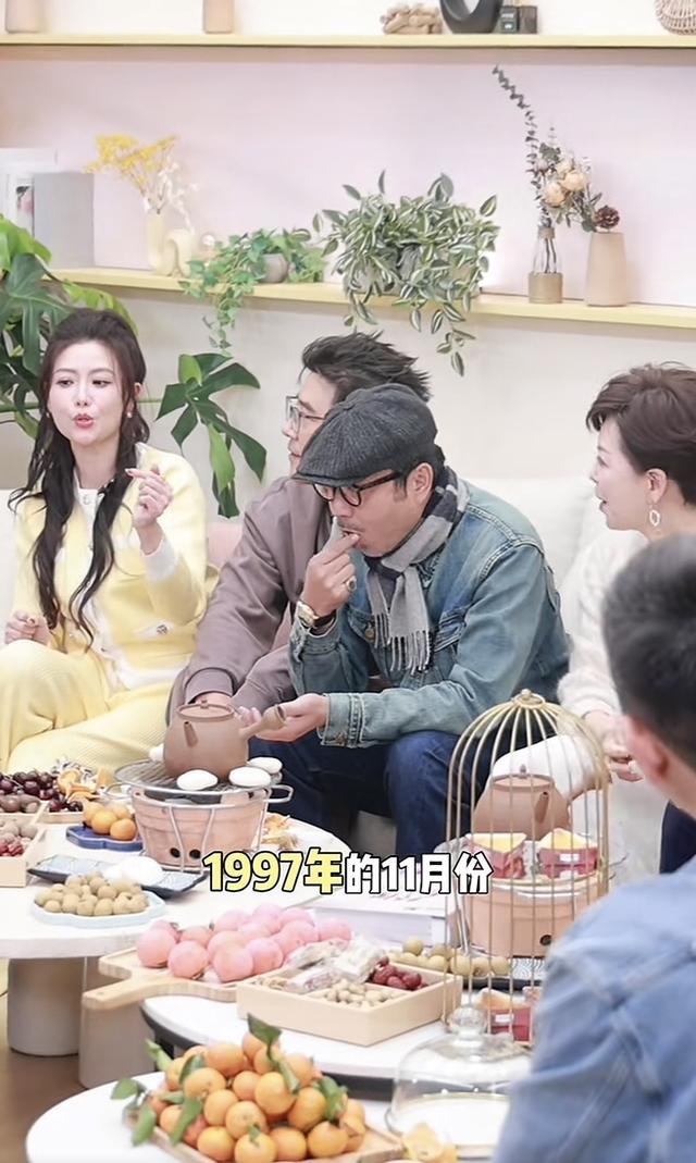 汪涵和仇晓坐一起不敢对视，马可看yoyo眼神拉丝，肢体细节不骗人