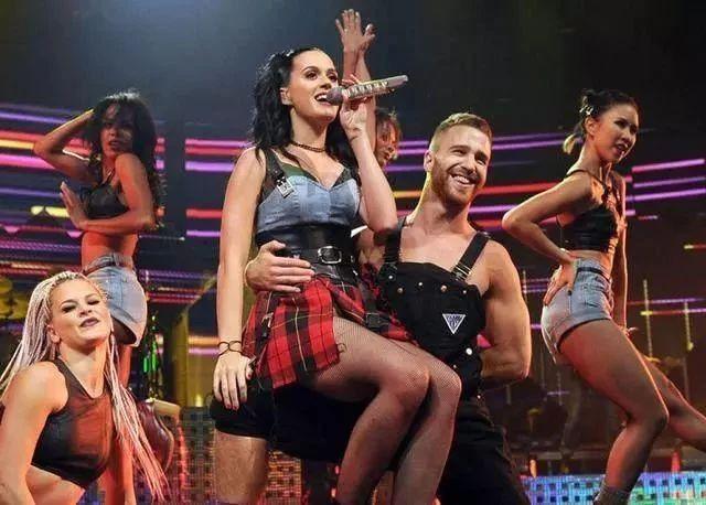 霉霉跟水果姐都和好了，姐妹之间的感情真的大过天啊