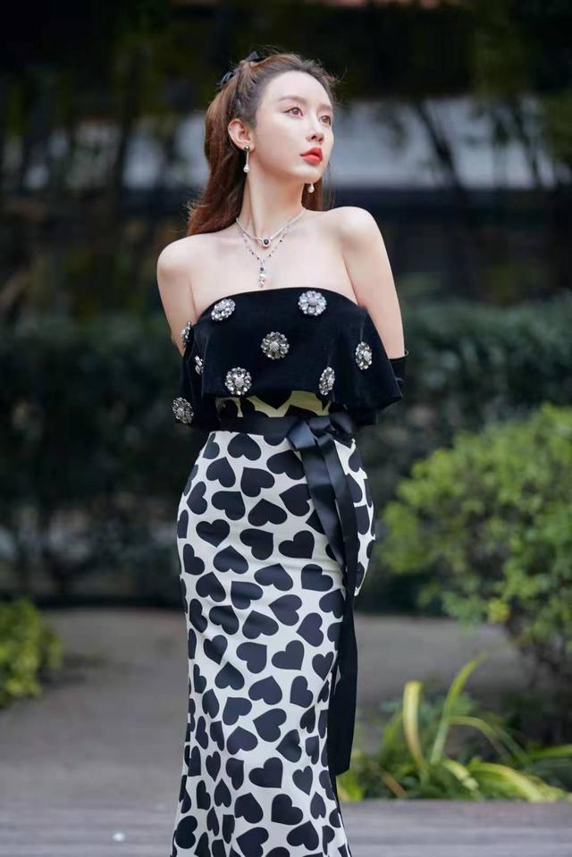 周麟嘉,迷人写真,彰显性感魅力!