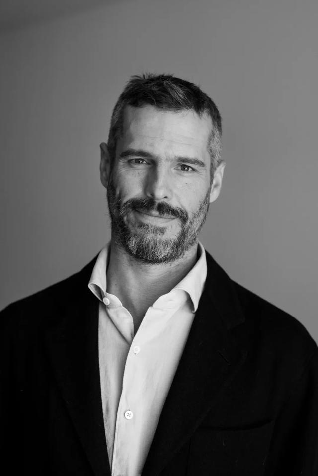 临终前，呼朋唤友，出海航行，随心所欲地生活