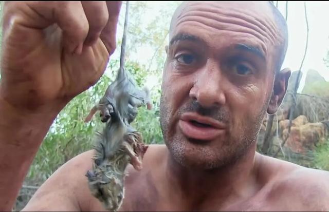 荒野求生专家德爷在中国“栽了”？求生还没开始，已笑死在评论区