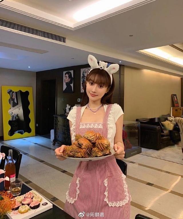 周麟嘉,迷人写真,彰显性感魅力!