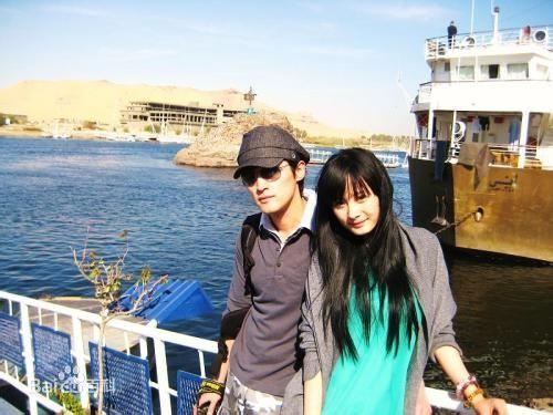 赵丽颖跟冯绍峰领证了，被催婚的却是胡歌