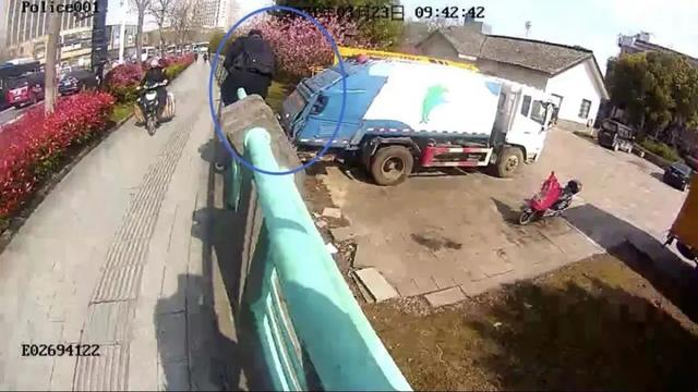 《我的姐姐》疑似原型被扒出：将弟弟送养 如果你是姐姐，当“扶弟魔”还是踢皮球？