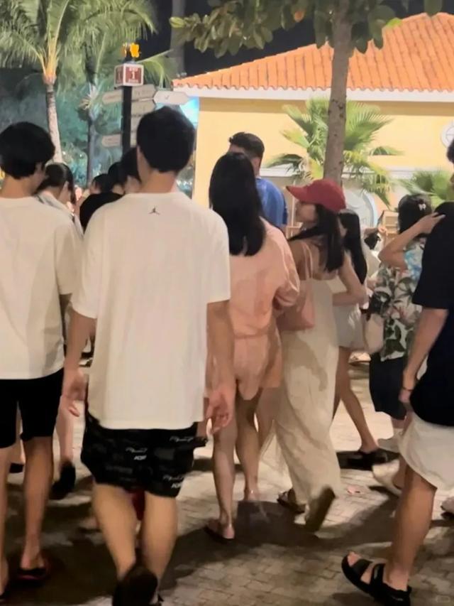 性感乐坛天后富国岛被捕获真实身材曝光 一举动竟令粉丝伤心？