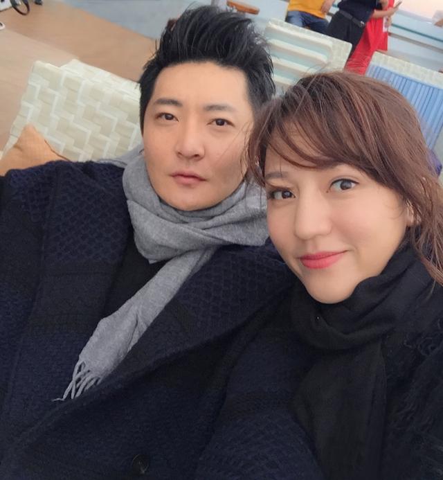 娶亲姐妹成连襟，丈母娘态度却不同，陆毅和郭京飞谁更受鲍母宠？