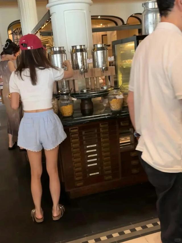 性感乐坛天后富国岛被捕获真实身材曝光 一举动竟令粉丝伤心？