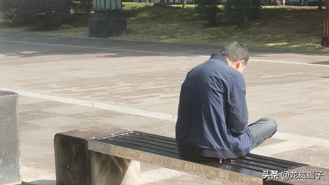 一个沉默的男人很不简单