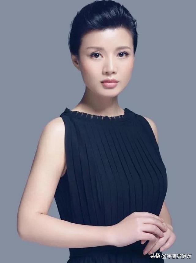 她是“军旅霸王花”，人美演技好却遭丈夫背叛，如今生活简单幸福