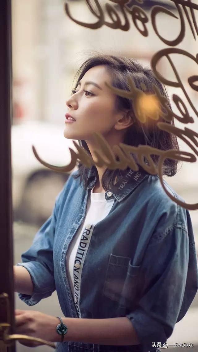 高圆圆眼波流转，顾盼生辉，一代佳人