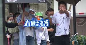 蒋欣年龄(37岁蒋欣又发福，大腿变粗双下巴明显似路人，全程对助理臭脸)