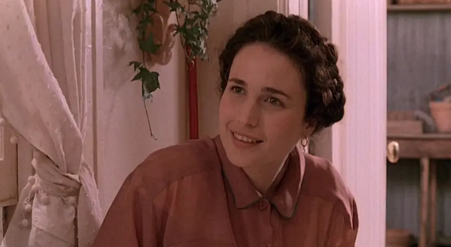 法国情侣假结婚只为美国绿卡，黑色幽默的《绿卡》，引人深思