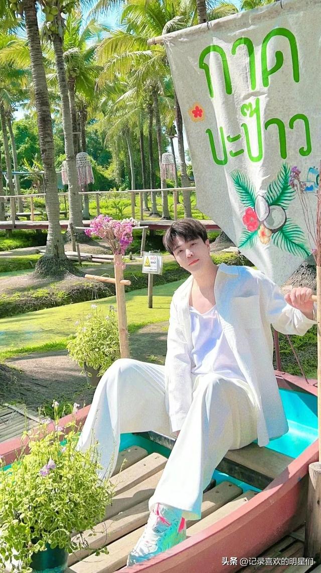 孟瑞自带贵族气质，阳光帅气迷人十足。演技精湛，才华横溢！