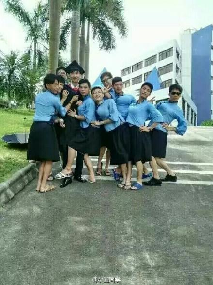 辣眼睛！看了这些男扮女装的妖娆毕业照，麻麻再也不想我毕业了！