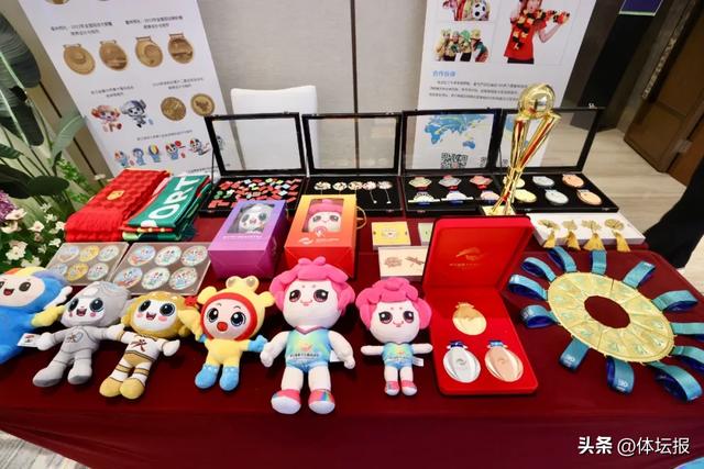 吴小旋送祝福、楼云过生日,奥运实物展出,群英破题体育+N!奥运·重温“浙”峥嵘40载
