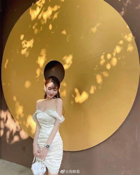 周麟嘉,迷人写真,彰显性感魅力!