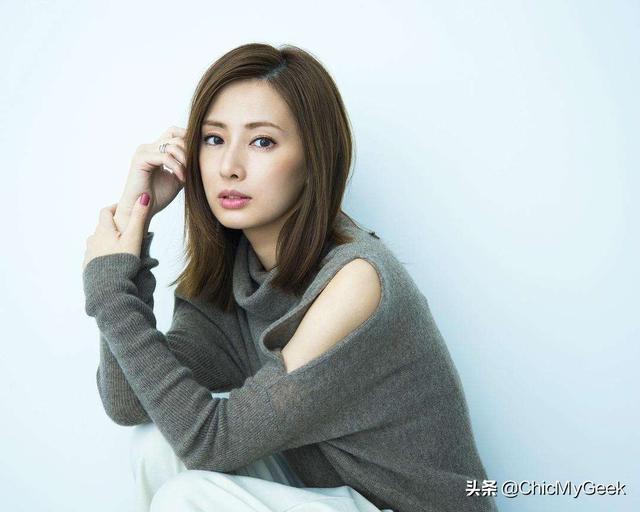 日本评选30岁最美女星,新垣结衣、石原里美都输给了她