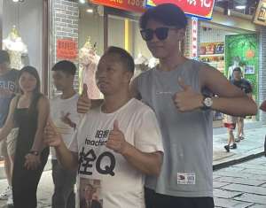 q哥(“栓Q哥”走红后:每天只睡五六个小时,可以合影但绝不喝酒)