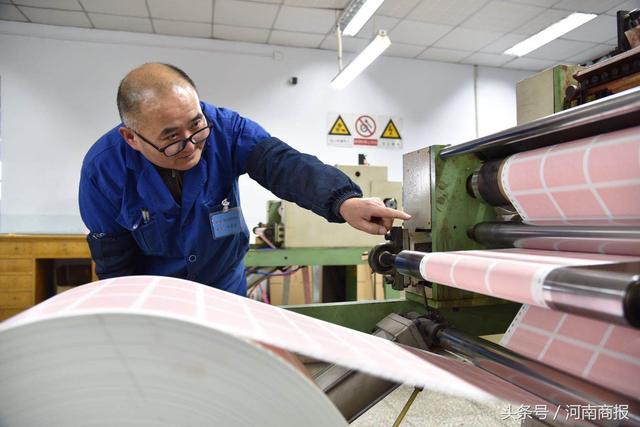 火车红票的“诞生”：像运钞一样运票卷，一箱票卷的价值至少千万