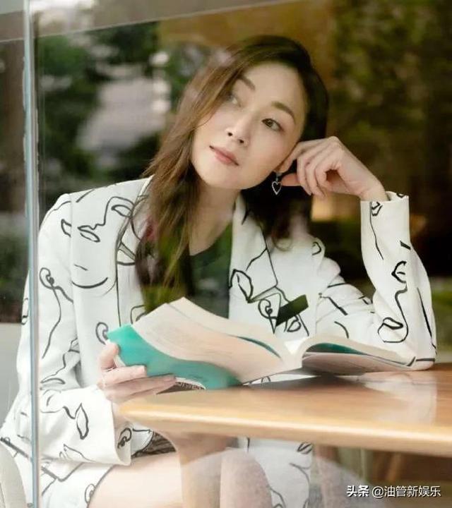 51岁万绮雯与老公定居内地兼开民宿 微博发千字文暗示已厌倦拍剧