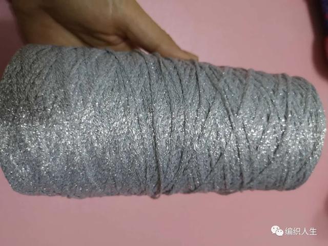 少女风改版华丽风：毛茸茸女士棒针大圆领阔袖套头毛衣（有编织图解）