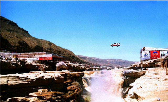 “大哥”柯受良去世18年后，刘德华、张学友照顾其妻儿怎样了？