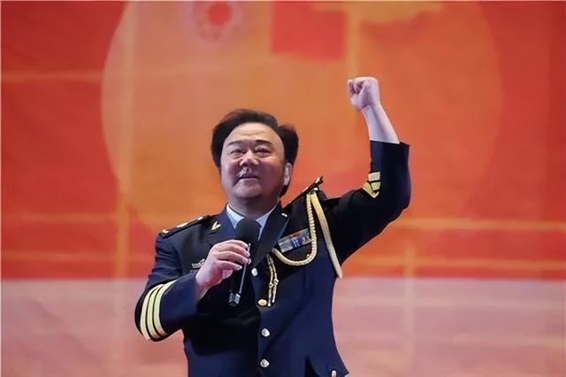 他是著名歌唱家,13次上春晚,曾梦想当体育明星