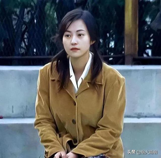 她是《熟年》中的二嫂，演戏她是认真的，对待感情她也是认真的