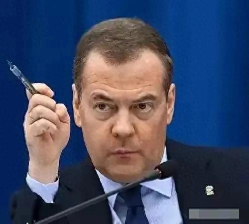 俄罗斯看热闹不嫌事大，梅德韦杰夫在万斯痛骂欧洲后又加了一把火