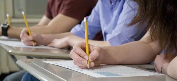 这对“神仙母女”火了！双双考上研究生，做完同事做同学