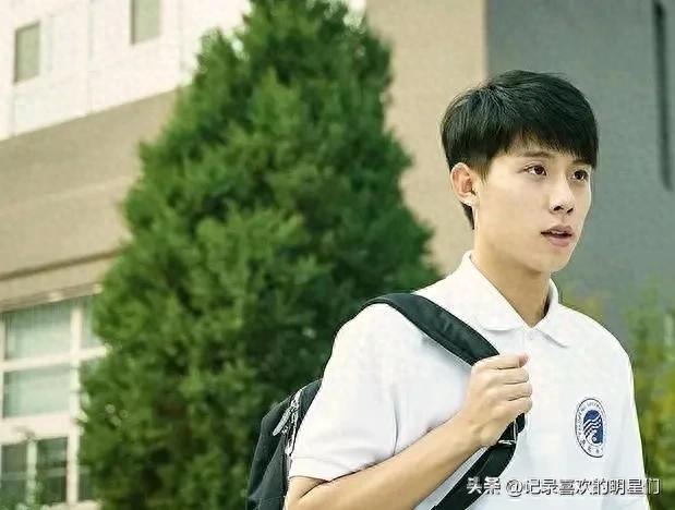 00后男演员：周奇阳光帅气迷人十足，演技也不错！