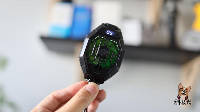 黑鲨冰封散热背夹2 Pro评测：极限画质下原神性能明显提升