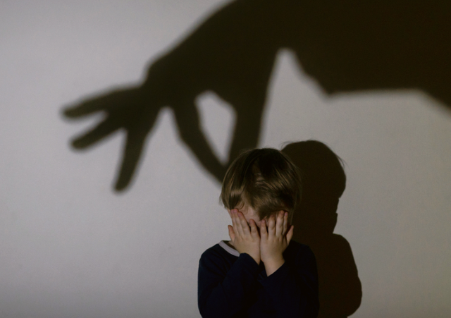 那些毁三观的短视频：当亲妈变成流量密码，黑丝女儿只是前菜