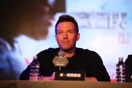 [蝙蝠侠大战超人：正义黎明]到底有多黑暗？