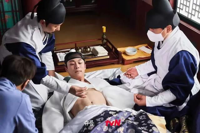 一口气刷完这部韩国宫斗剧，真香，更贴近黑色喜剧