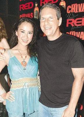 “电臀天后”李玟：凭屁股出名,嫁洋老公9次试管却总是怀不上孩子