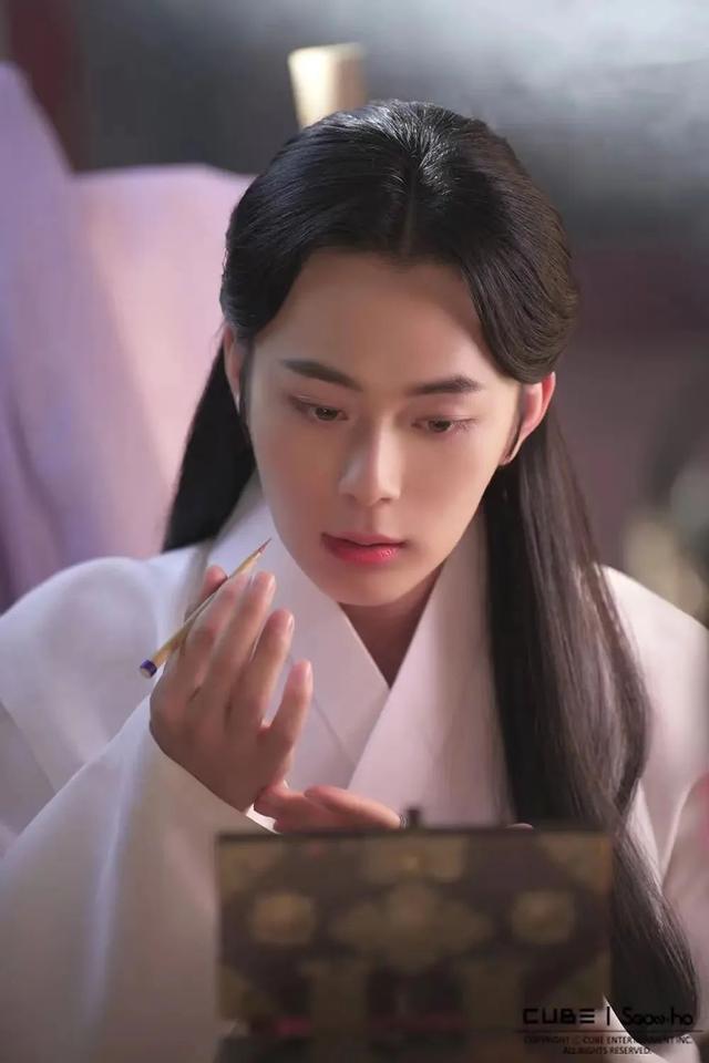 一口气刷完这部韩国宫斗剧，真香，更贴近黑色喜剧