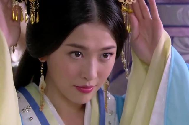 丫鬟相就别硬演公主了，让这6位女星告诉你，“金枝玉叶”是啥样