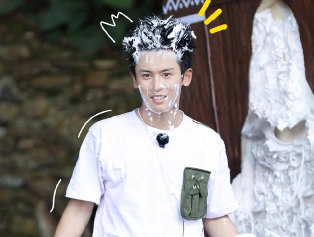 张哲瀚早期评论鞠婧祎内容被扒，道德品行也有问题，经不起细扒