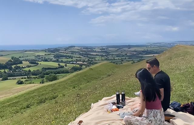 湖北90后空姐爱上大7岁英国大高个，未婚先孕，父母反对也要嫁！