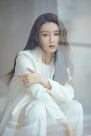 周麟嘉,迷人写真,彰显性感魅力!